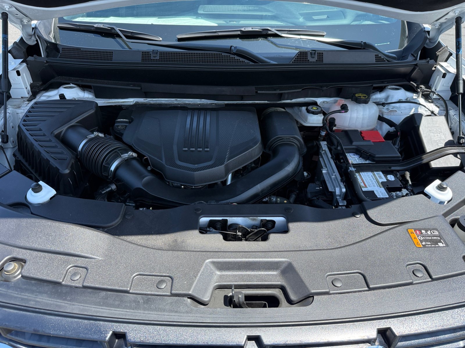 Used 2025 Summit White GMC Elevation image 20