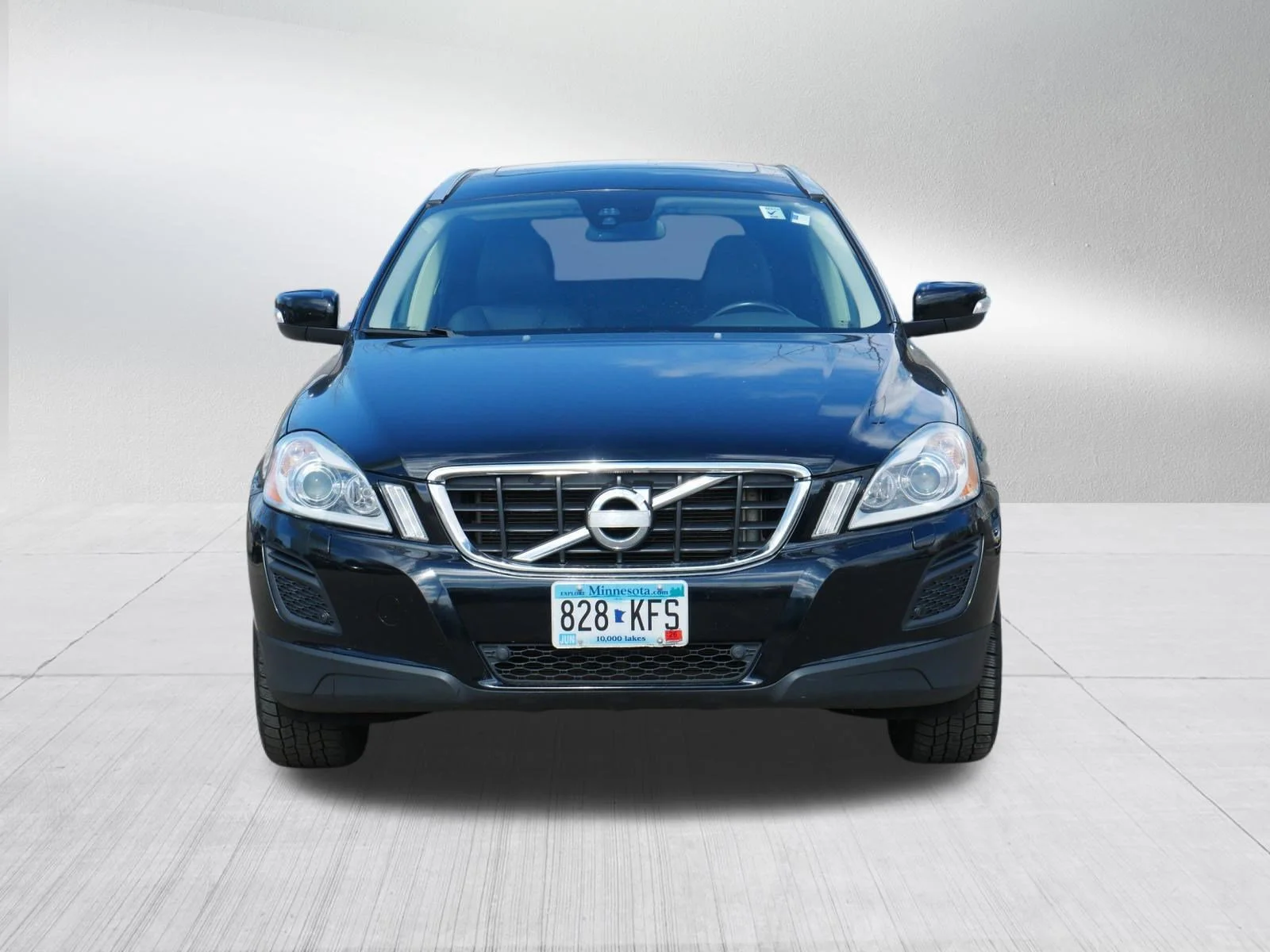 Used 2013 Volvo XC60 3.2 with VIN YV4952DZXD2430655 for sale in Vadnais Heights, Minnesota