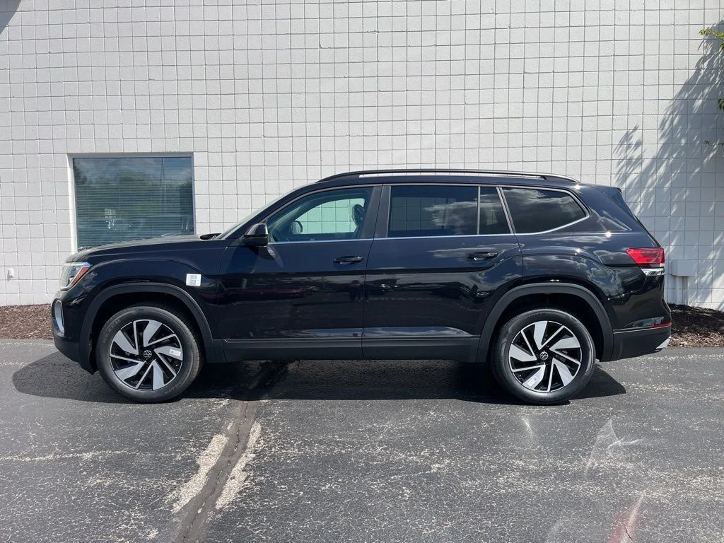 2026 Volkswagen Atlas SE w/Tech - Photo 2