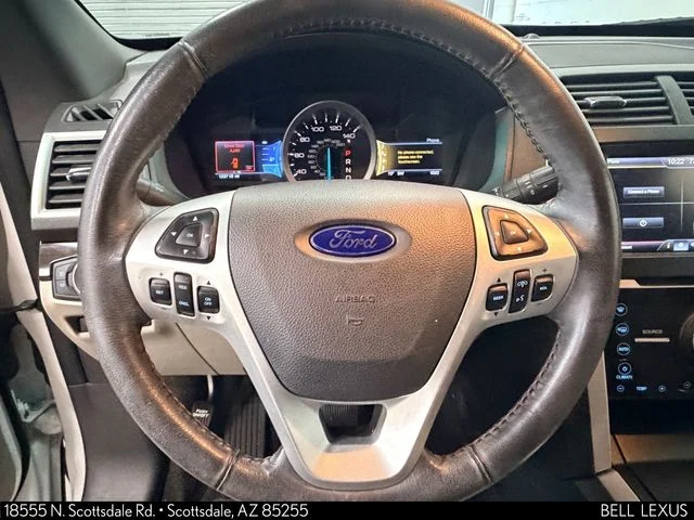Used 2012 White Ford Limited image 19