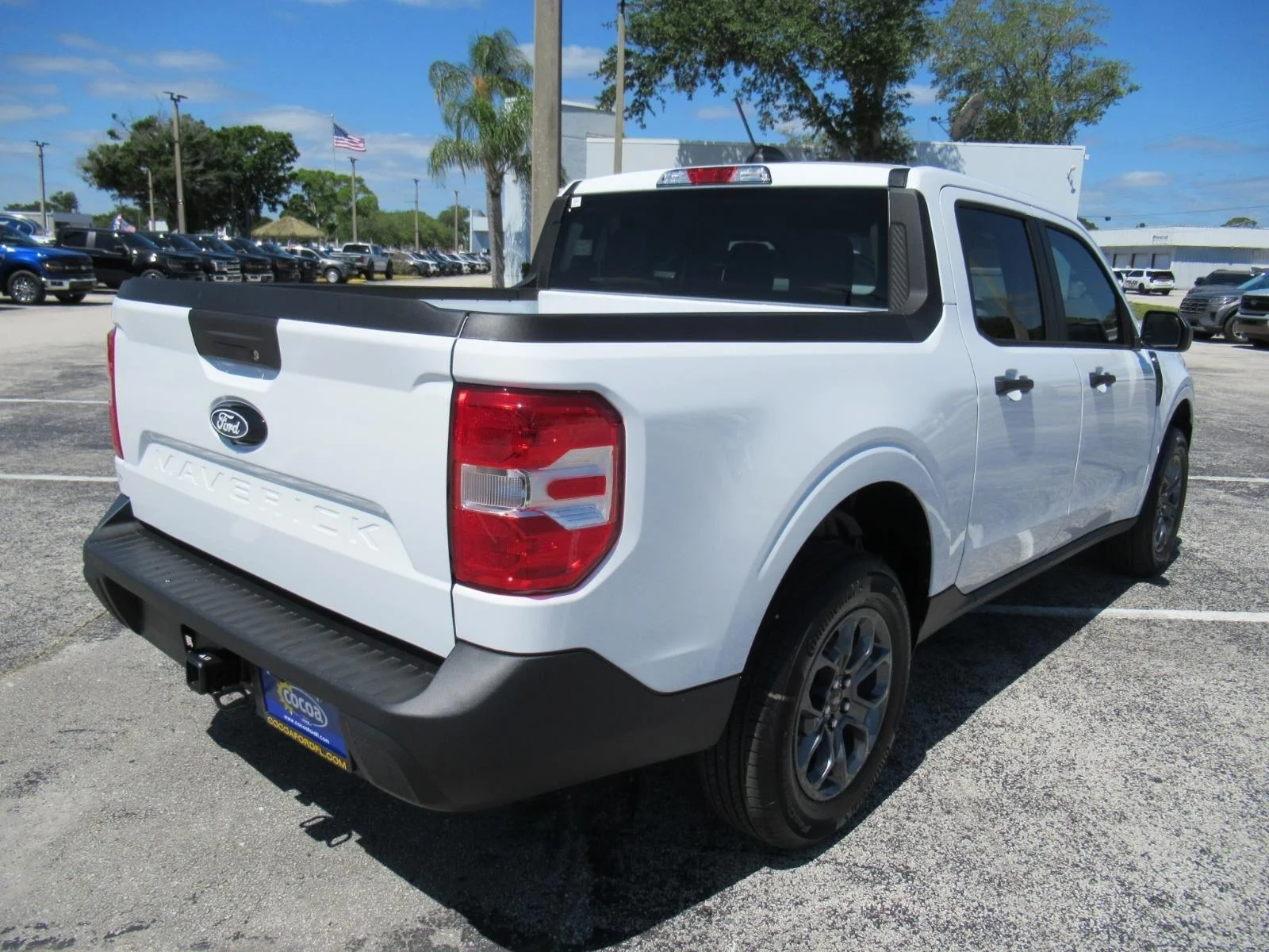New 2026 Oxford White Ford XLT image 7