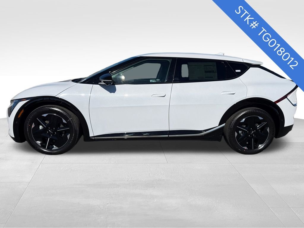 New 2026 Glacial White Pearl Kia WIND image 4