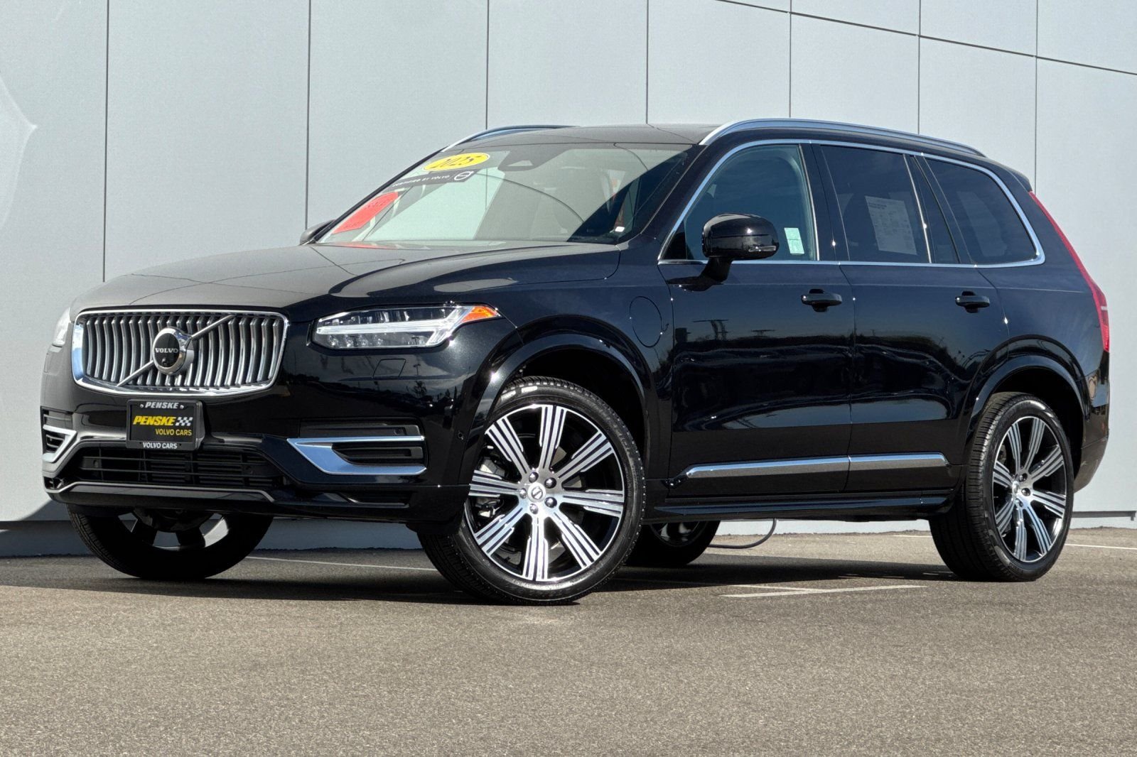 Used 2025 Black Volvo T8 Ultra image 1
