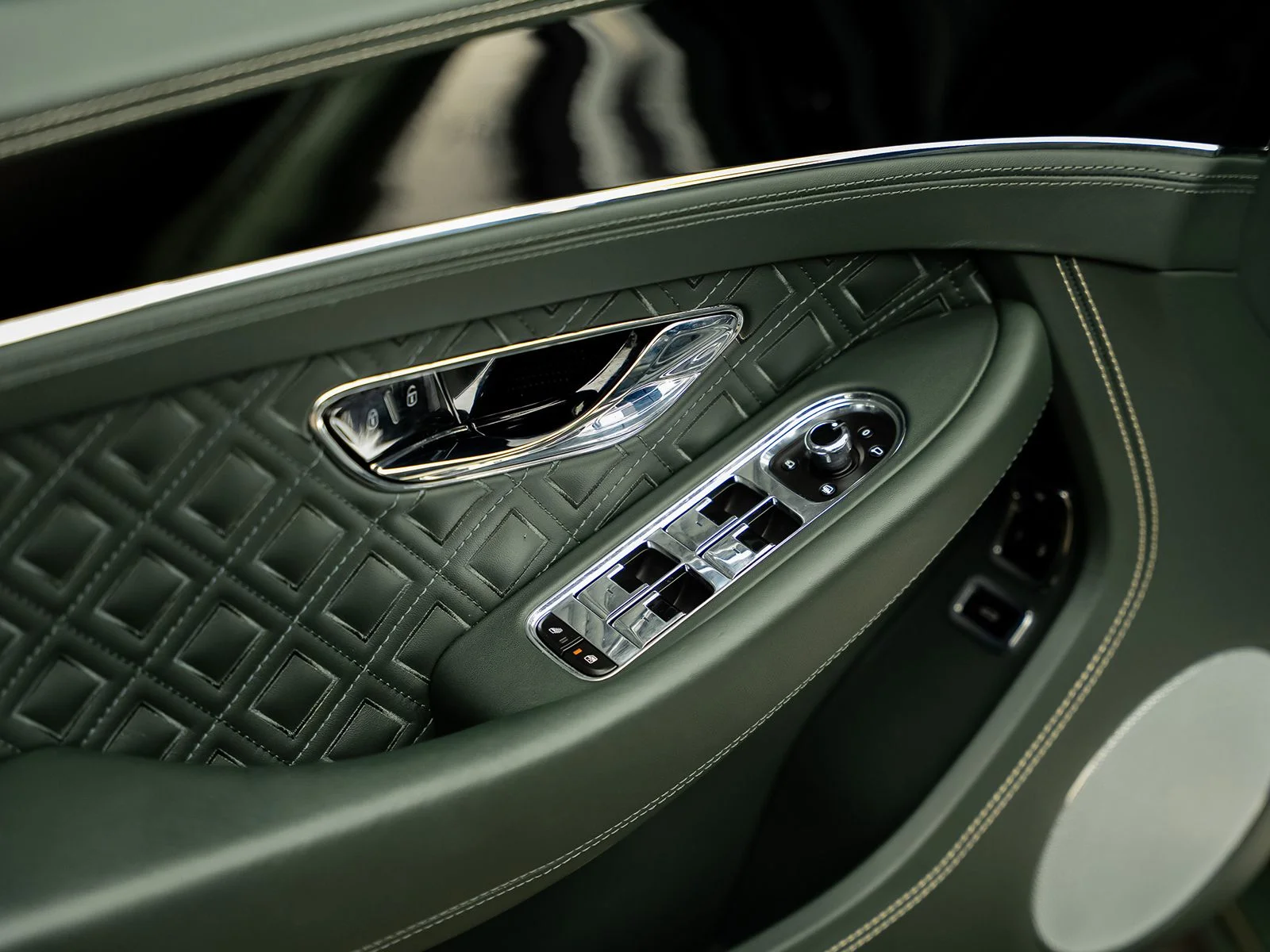 Used 2021 Green Bentley V8 image 62