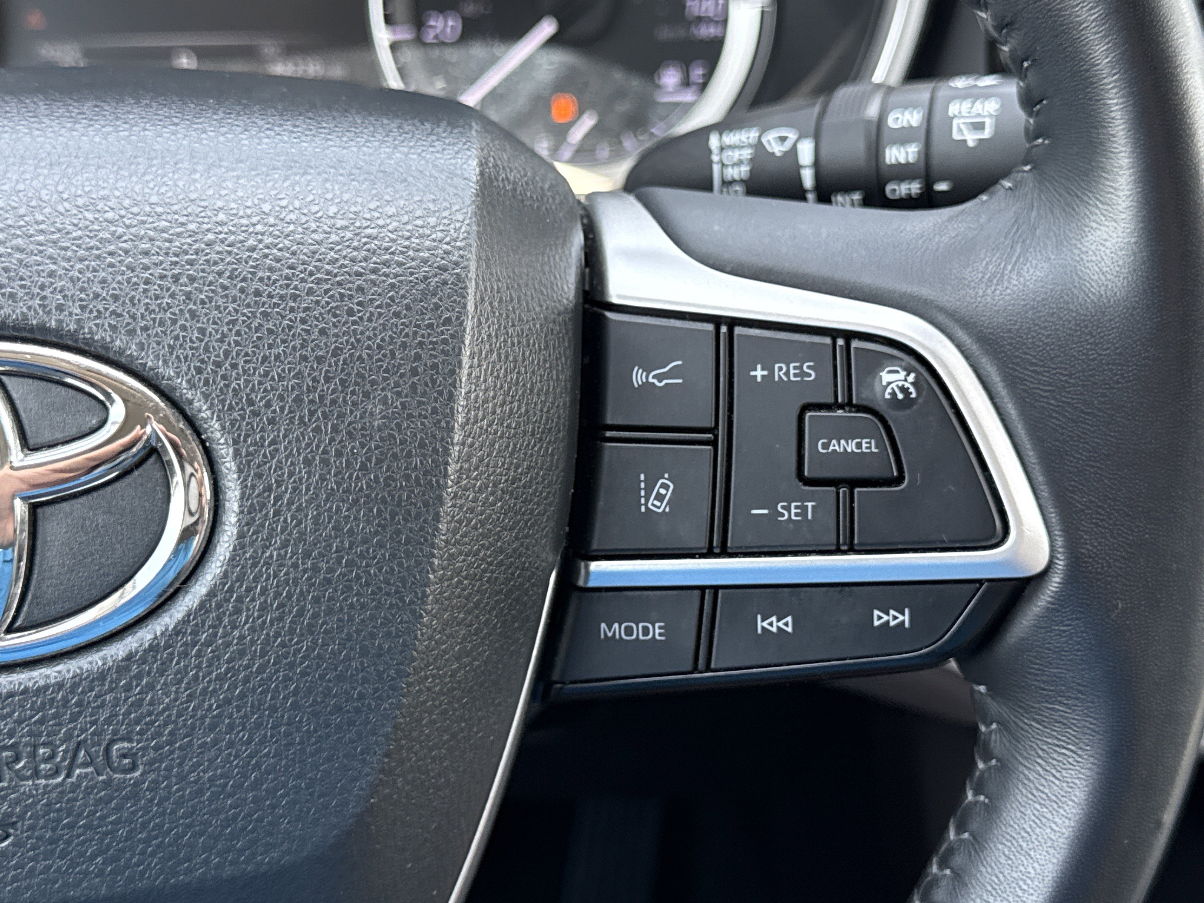 2023 Toyota Highlander XLE - Photo 24