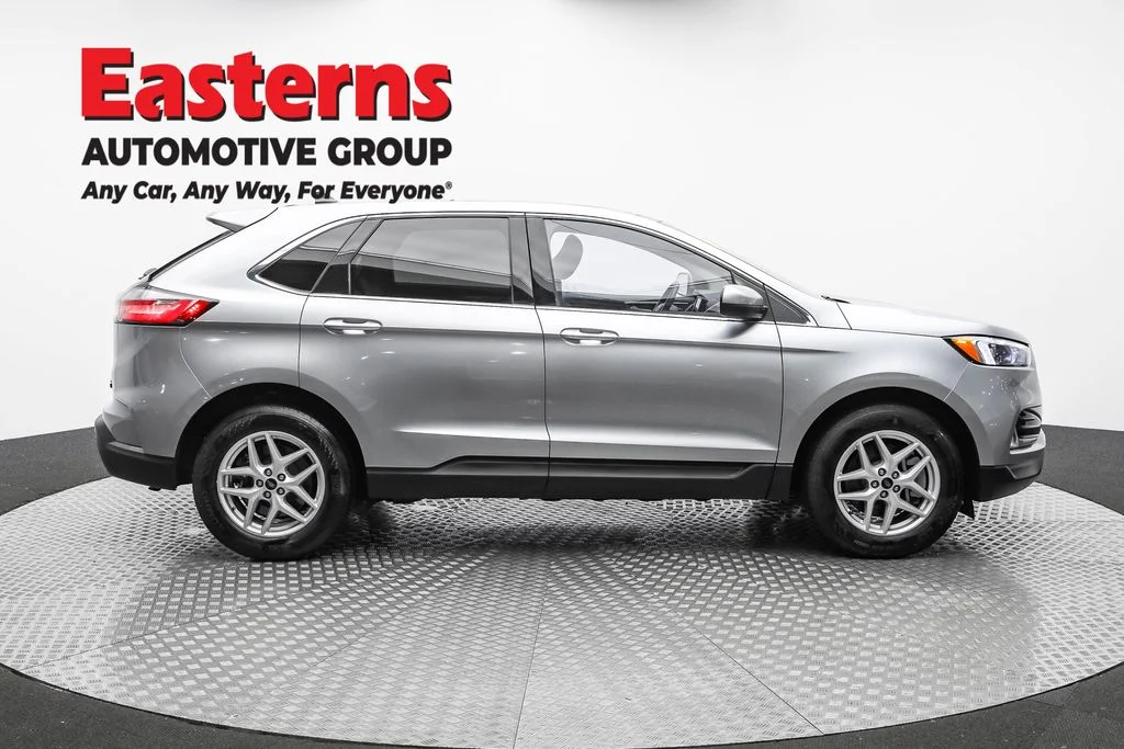 Used 2023 Silver Ford SEL image 4