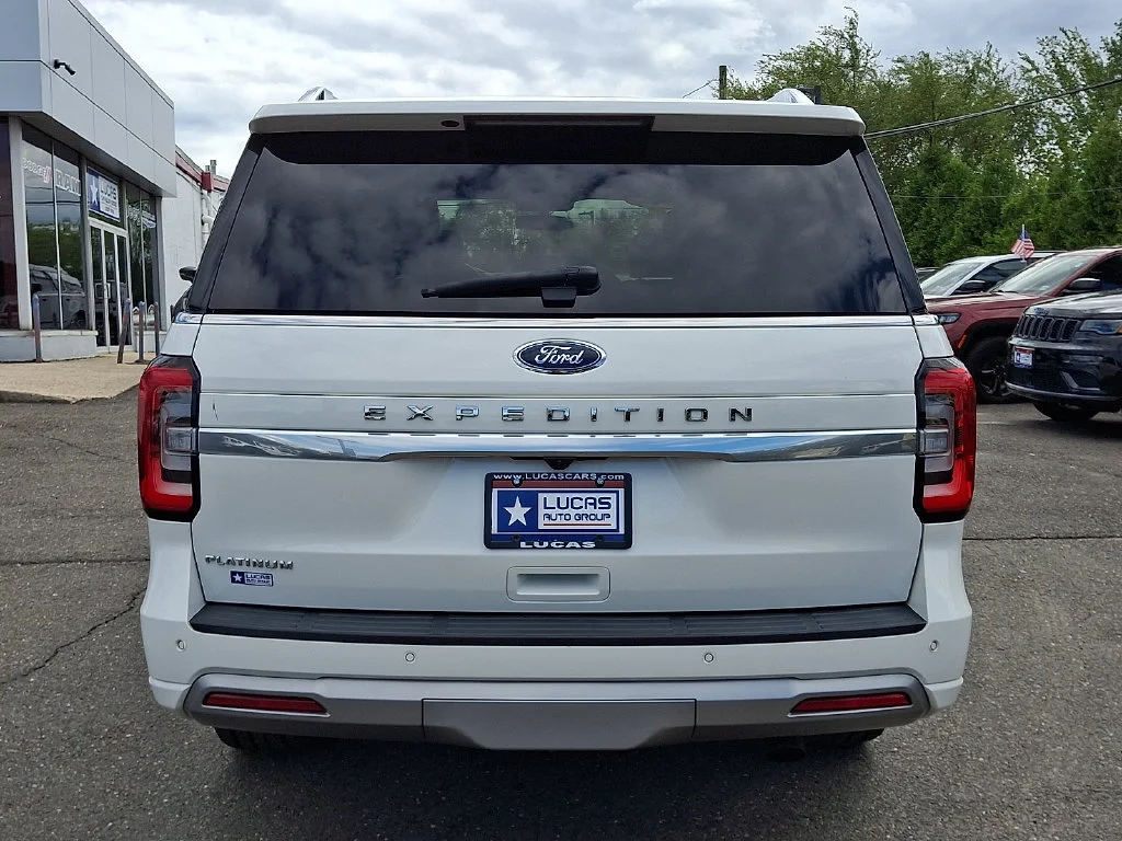 Used 2022 Star White Metallic Tri-Coat Ford Platinum image 10