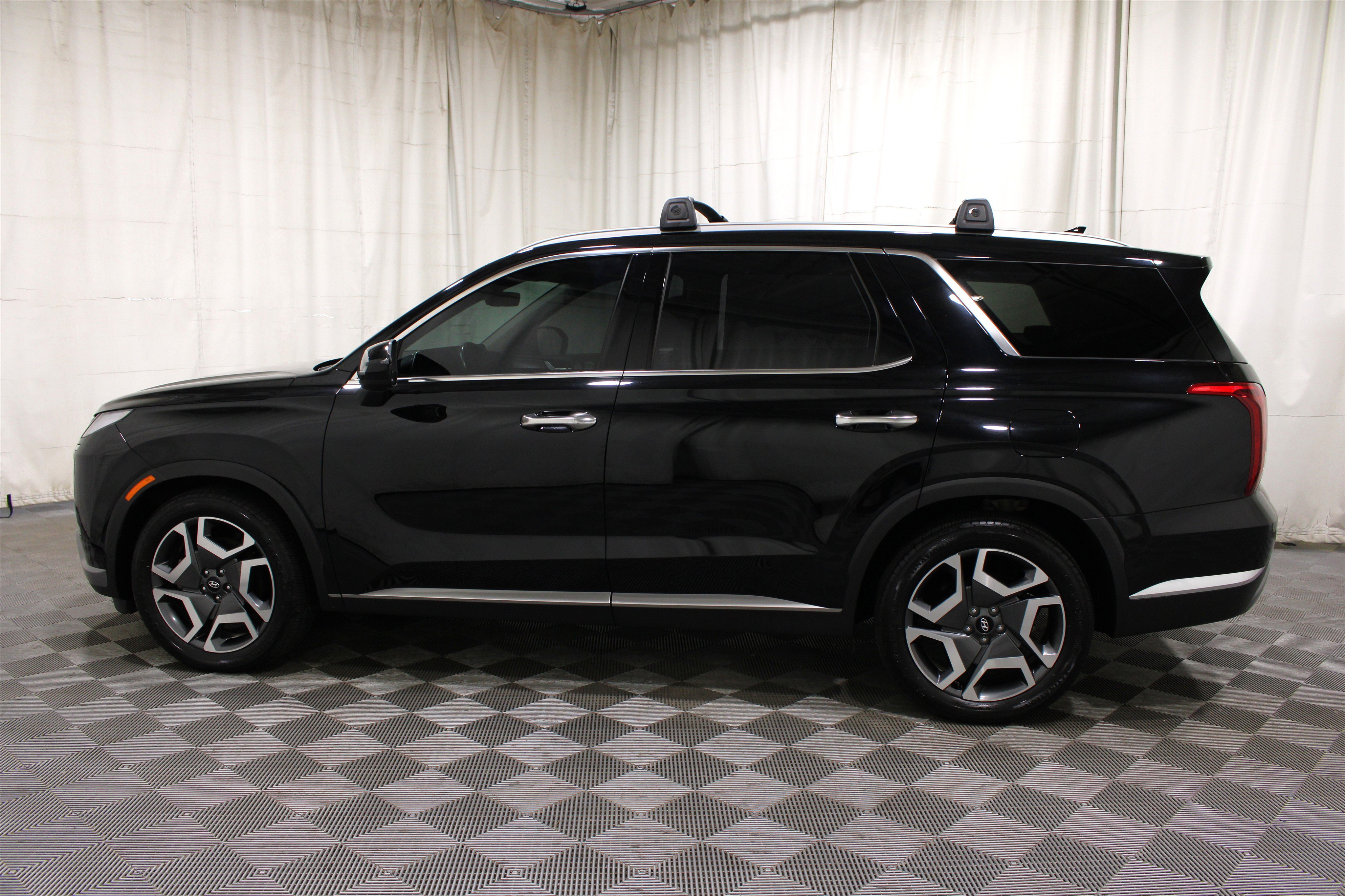 Used 2023 Abyss Black Pearl Hyundai Limited image 38