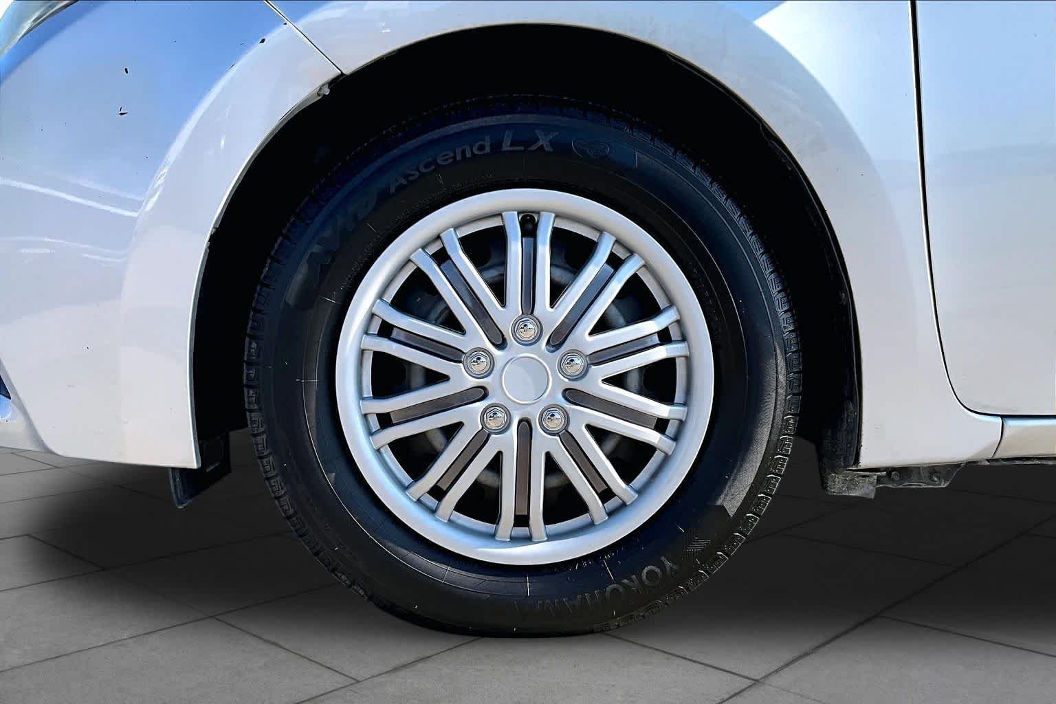 Used 2016 Classic Silver Metallic Toyota L image 11