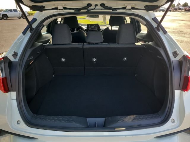 Used 2020 White Toyota LE image 9