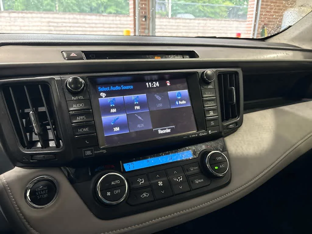Used 2017 Blizzard Pearl Toyota Platinum image 18