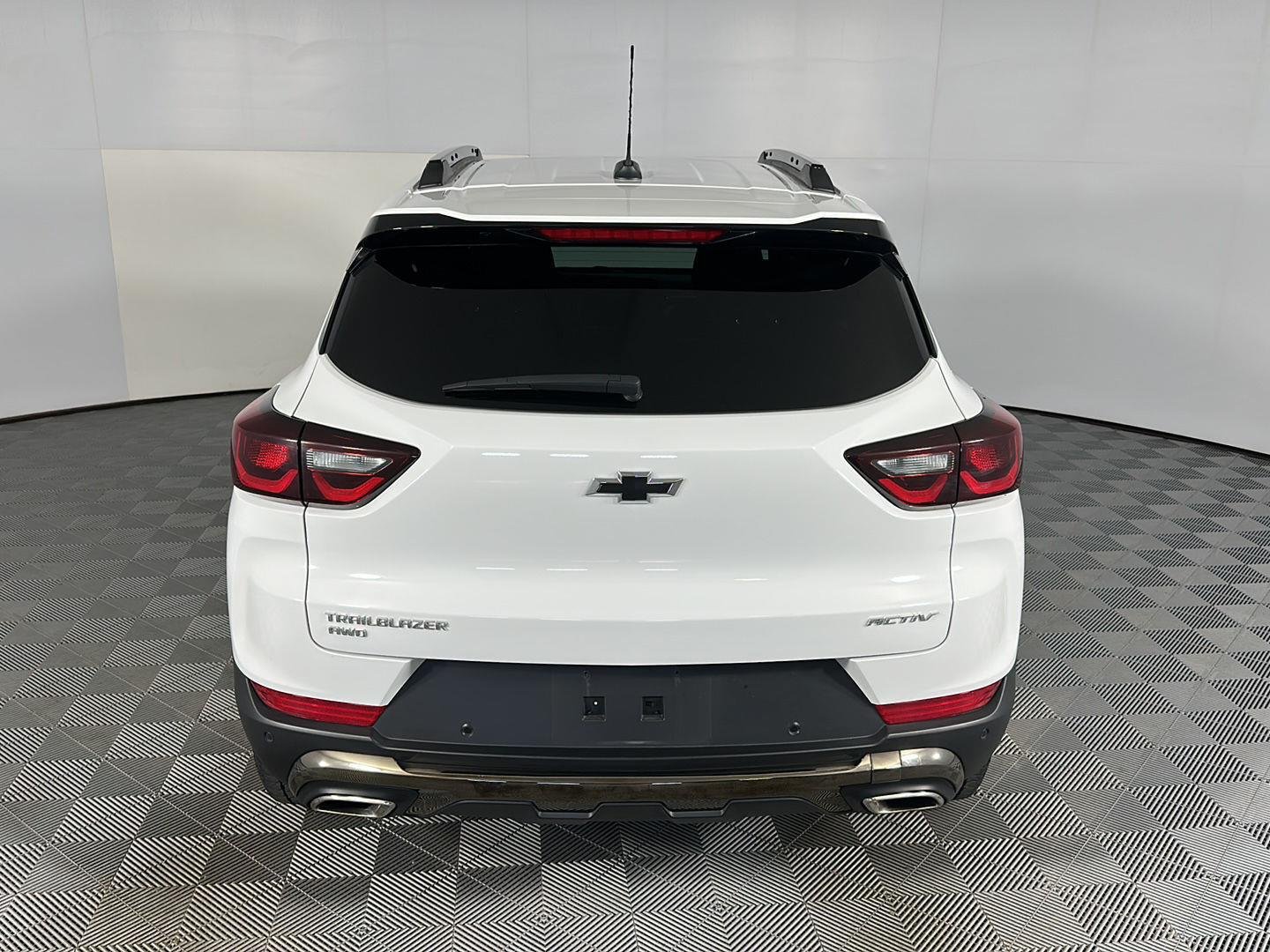 Used 2024 Summit White Chevrolet ACTIV image 9