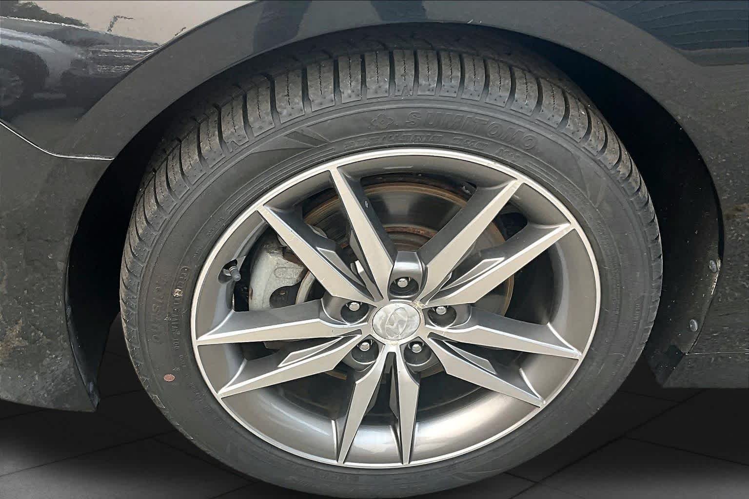 Used 2017 Phantom Black Hyundai Sport image 11