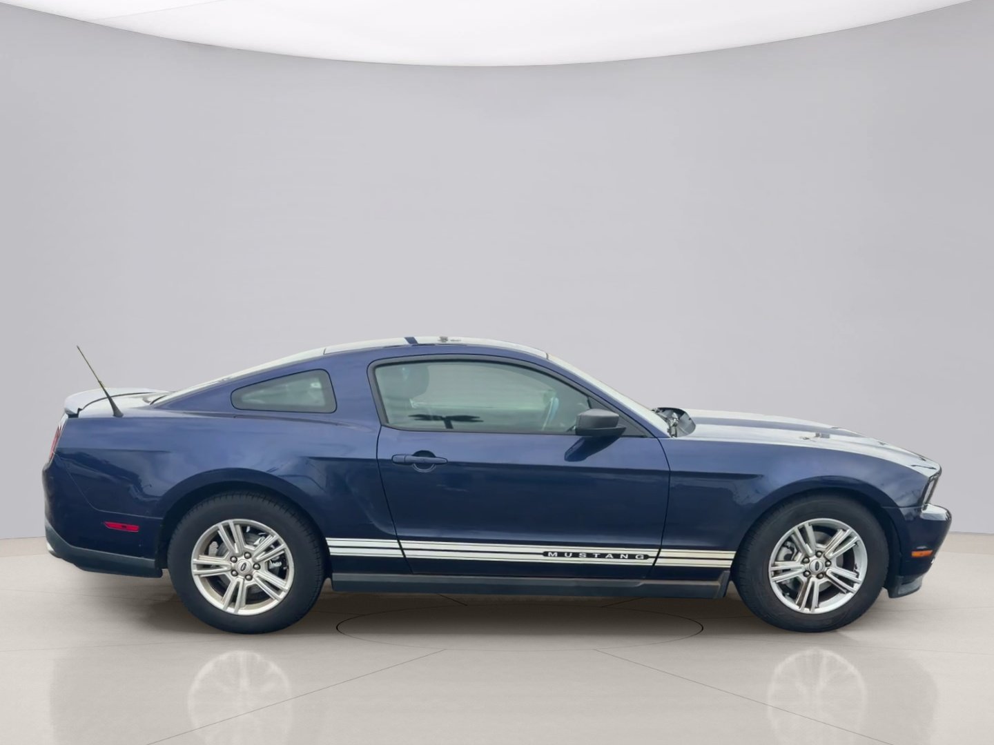 Used 2011 Blue Ford V6 COUPE image 6