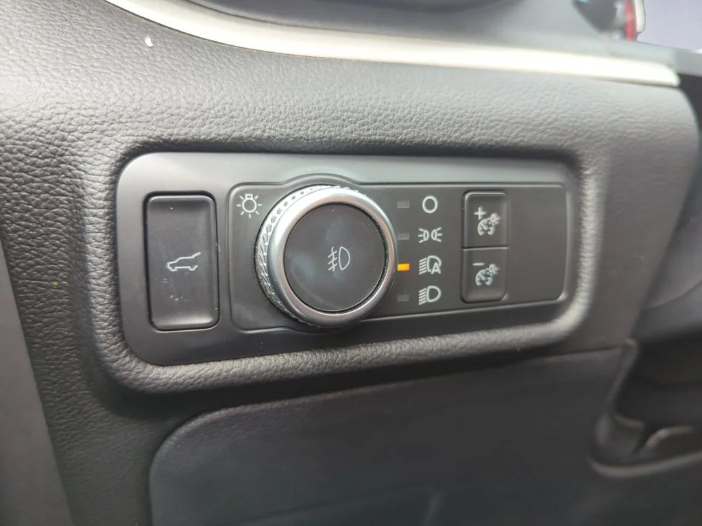 Used 2022 Silver Ford XLT image 12