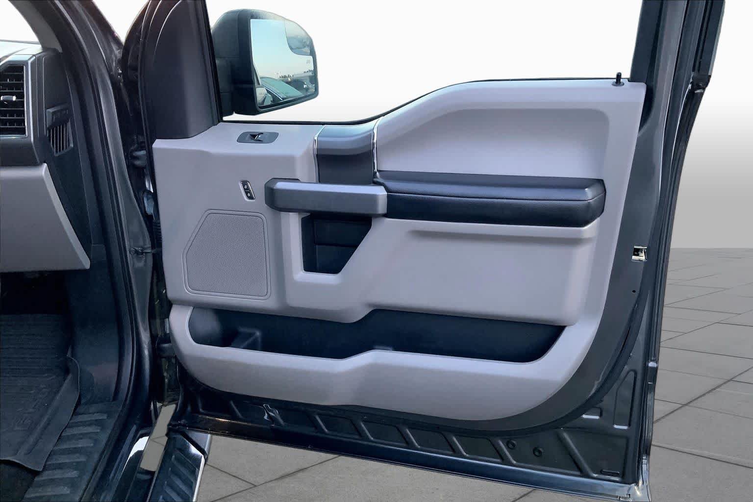 Used 2018 Magnetic Metallic Ford XLT image 20