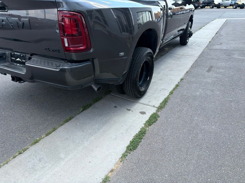 New 2026 Granite Crystal Metallic Clear-Coat Exterior Paint RAM Laramie image 10