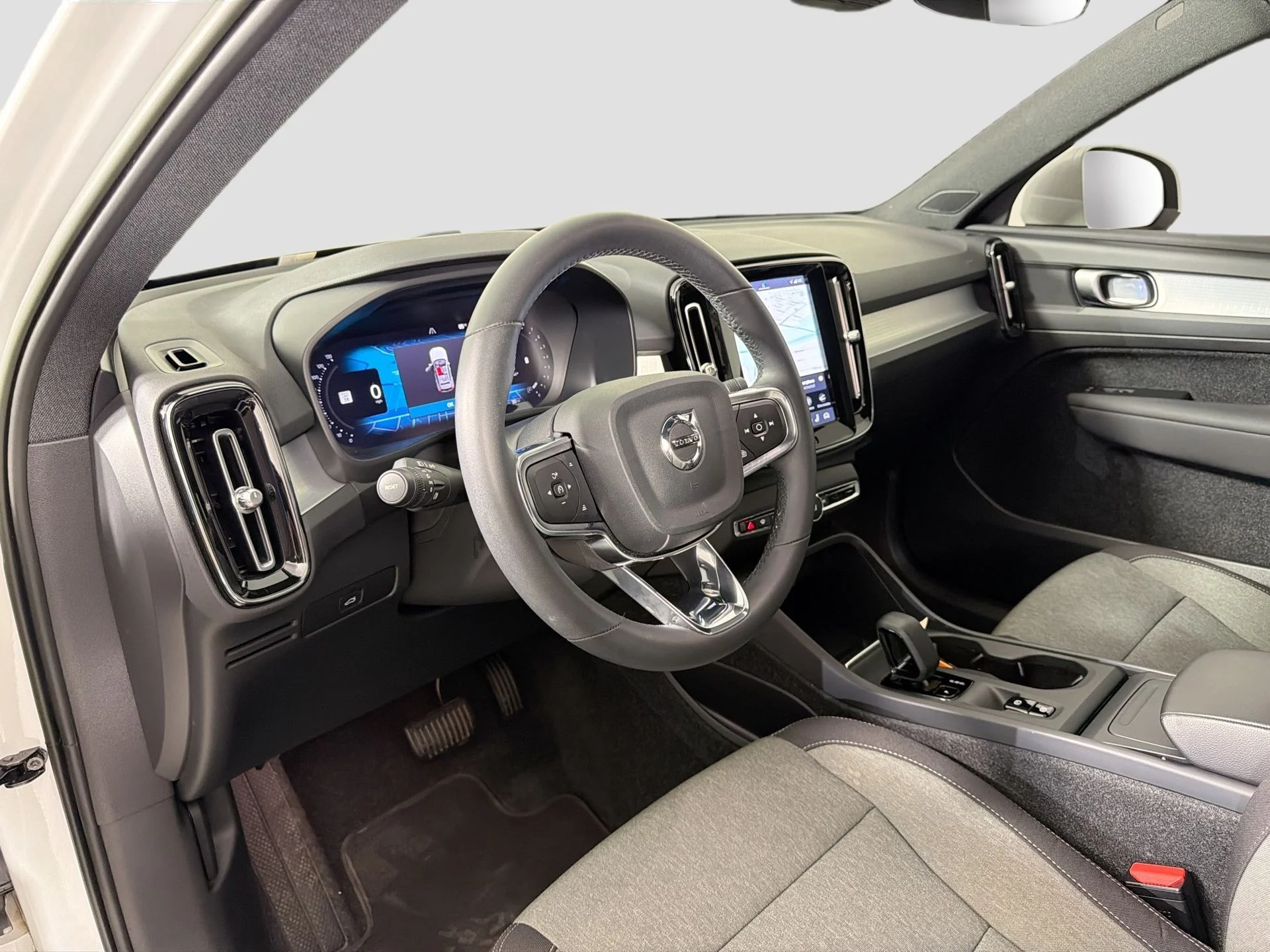 Certified Used 2023 Crystal White Volvo Core  image 10
