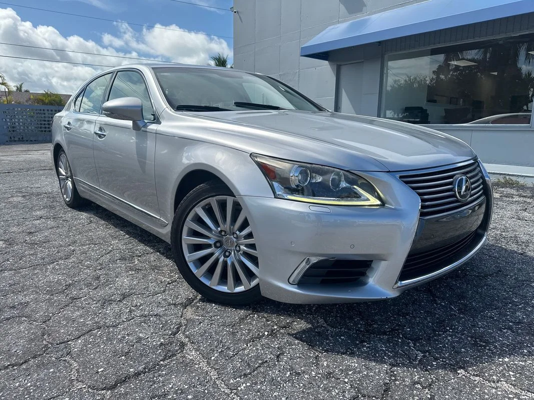Used 2014  Lexus  image 3