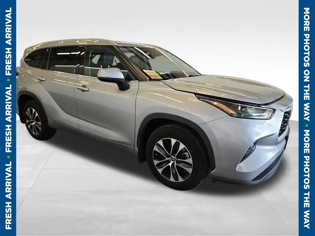Used 2022 Silver Toyota XLE image 1