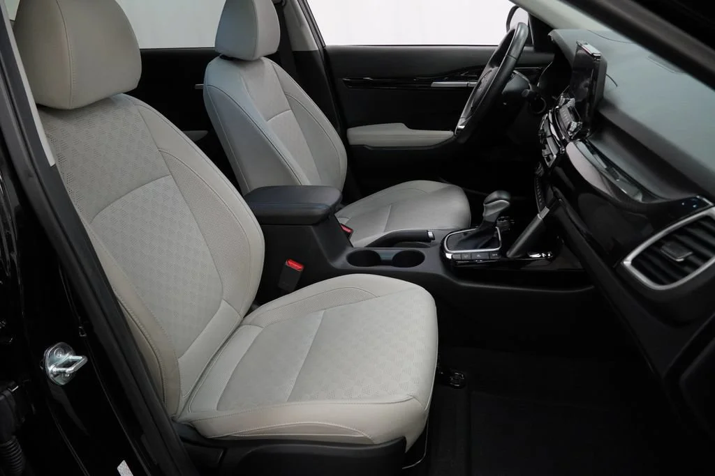 Used 2023 Black Kia EX image 30