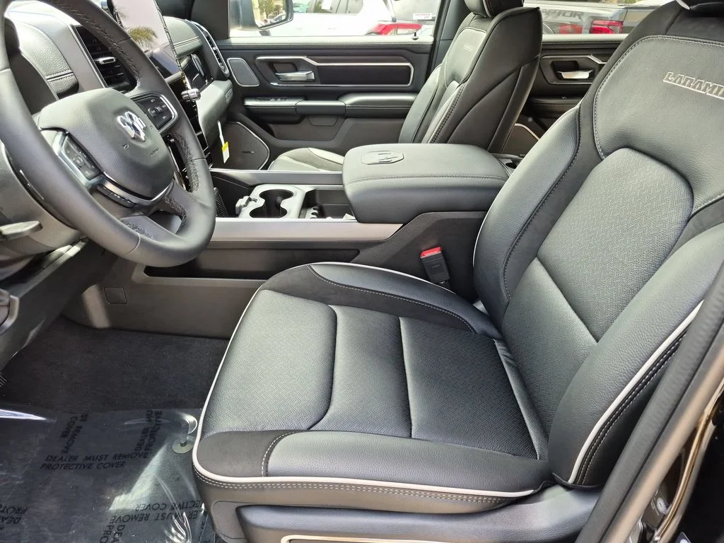 New 2026 Diamond Black Crystal Pearl-Coat Exterior Paint RAM Laramie image 11