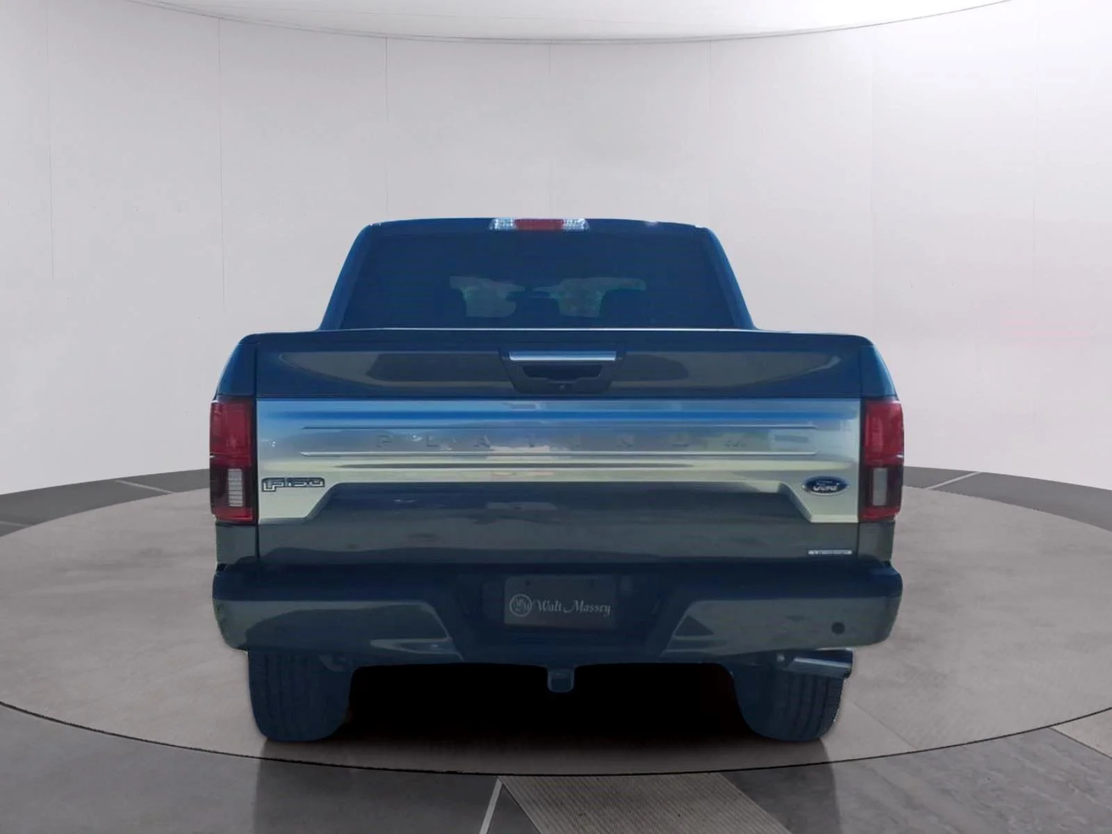 Used 2019 Magnetic Ford Platinum image 4