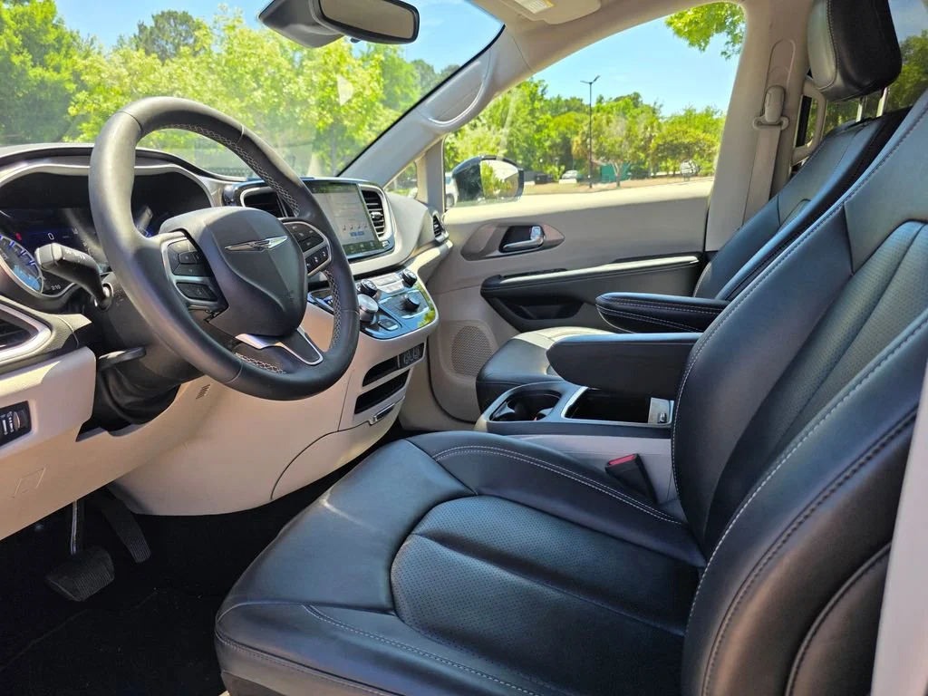 Used 2024  Chrysler Touring L image 15