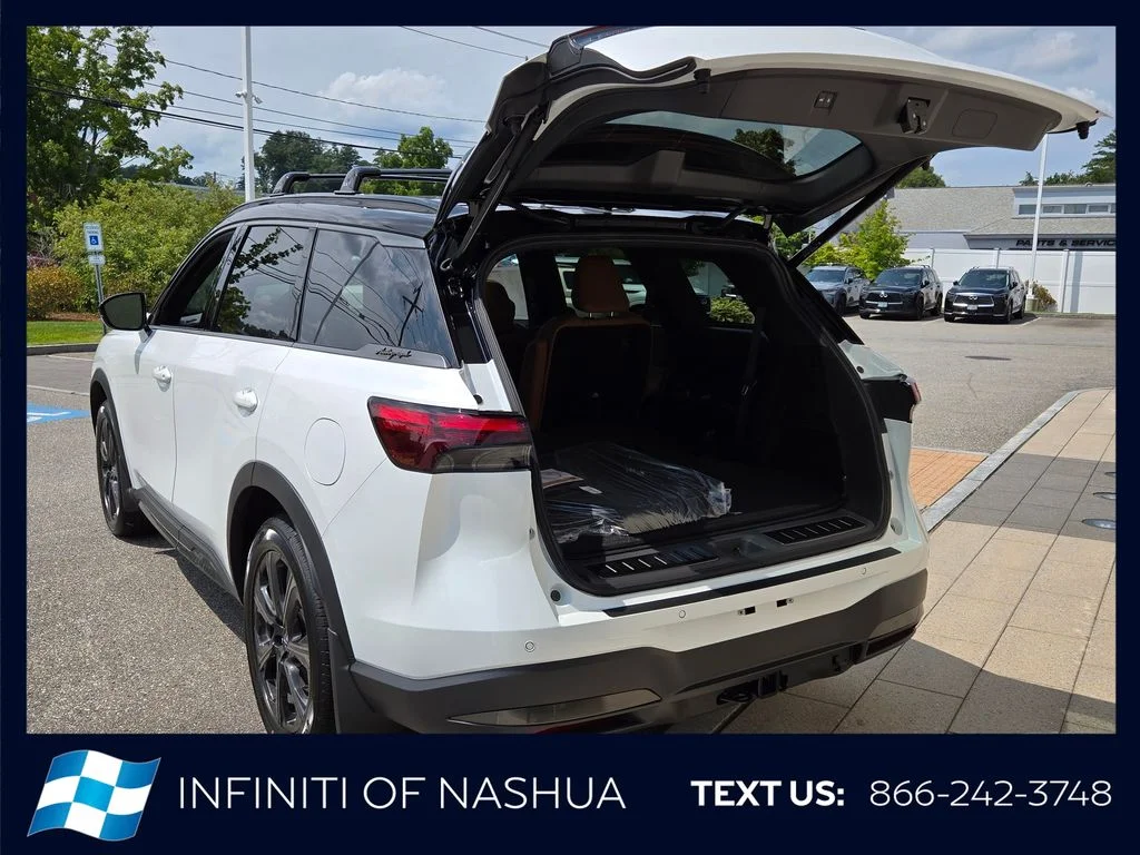 New 2027 2T RAD WHT INFINITI Autograph AWD image 19