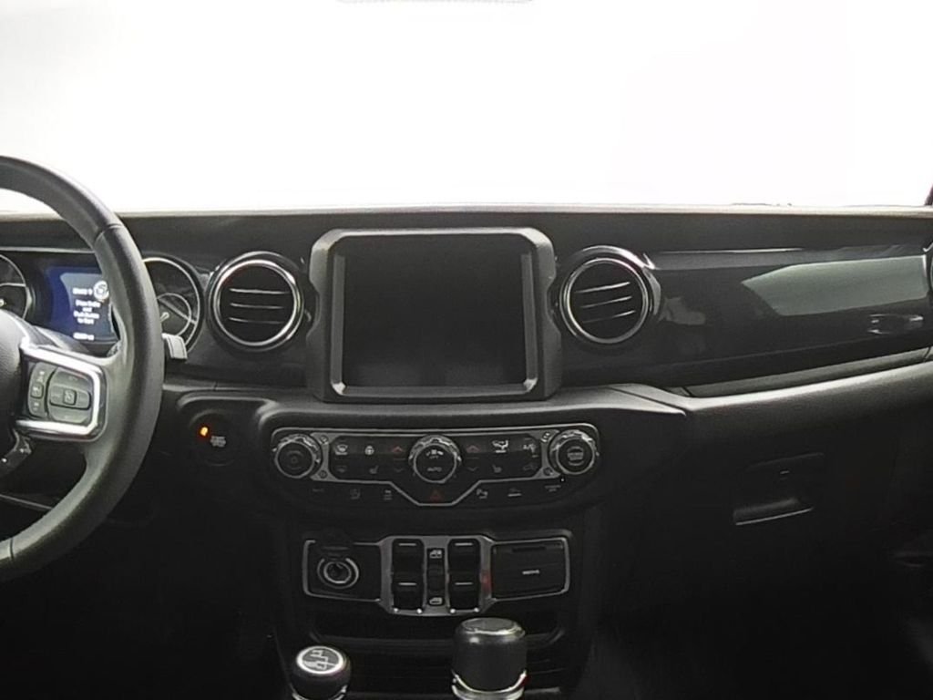 Used 2023 Gray Jeep Altitude image 18