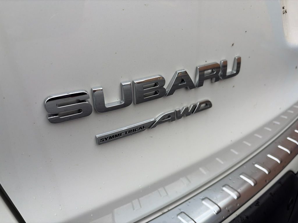 Used 2022 Crystal White Pearl Subaru Limited image 10