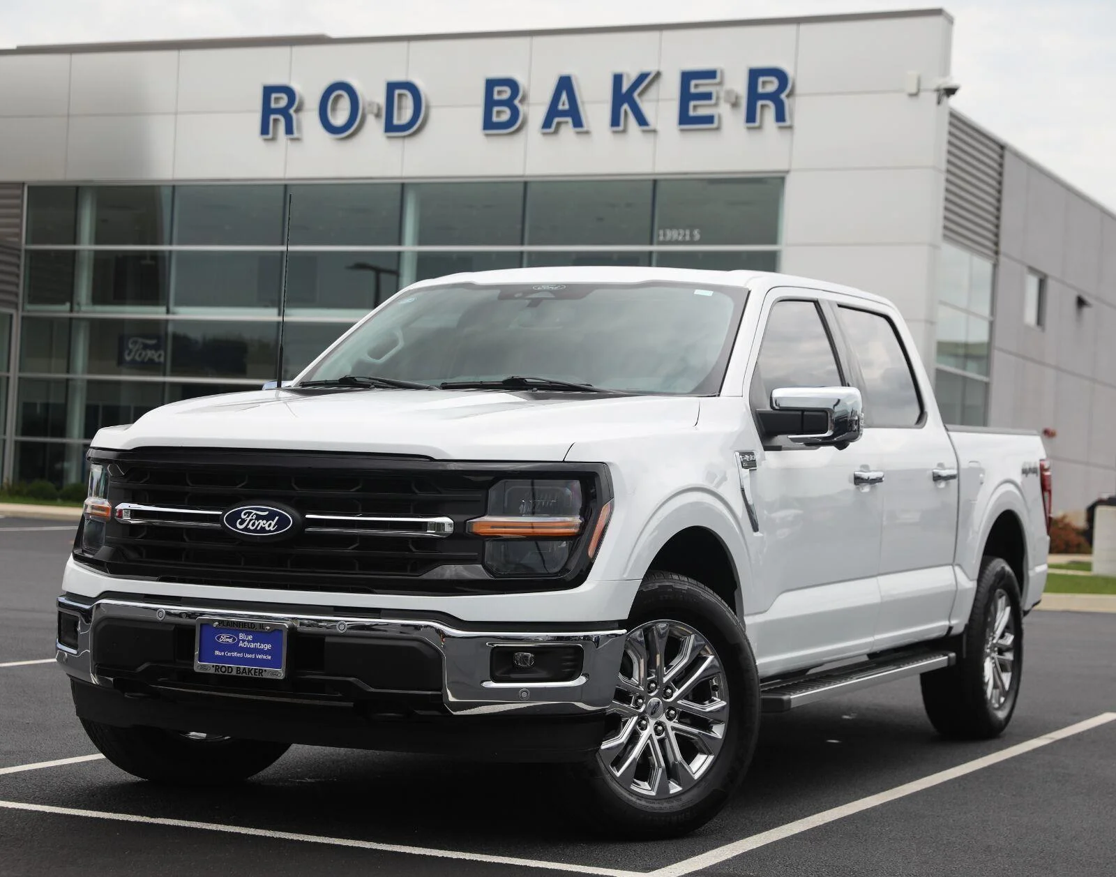 Certified Used 2024 Oxford White Ford XLT image 1