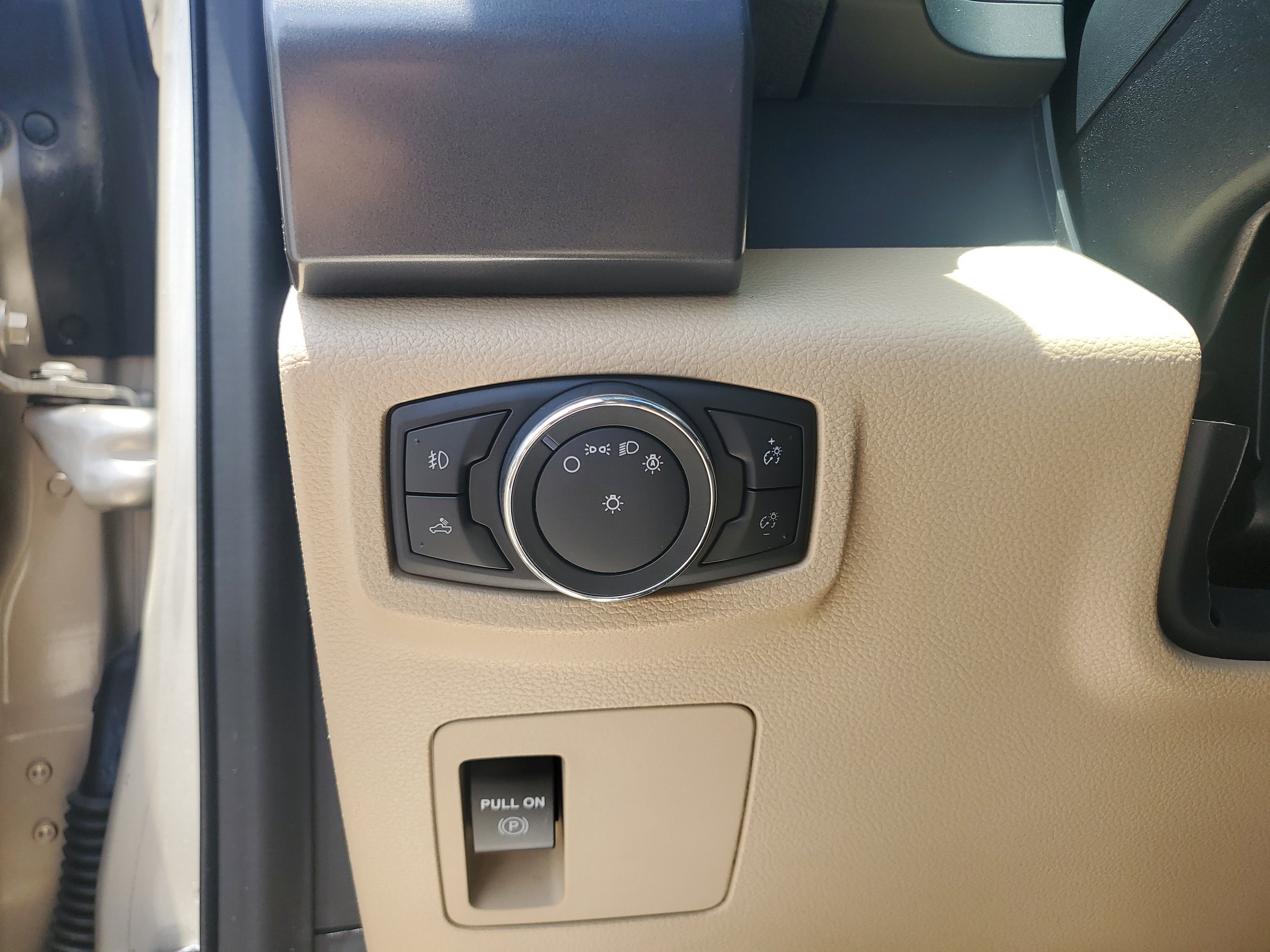 Used 2018 White Gold Ford XLT image 23