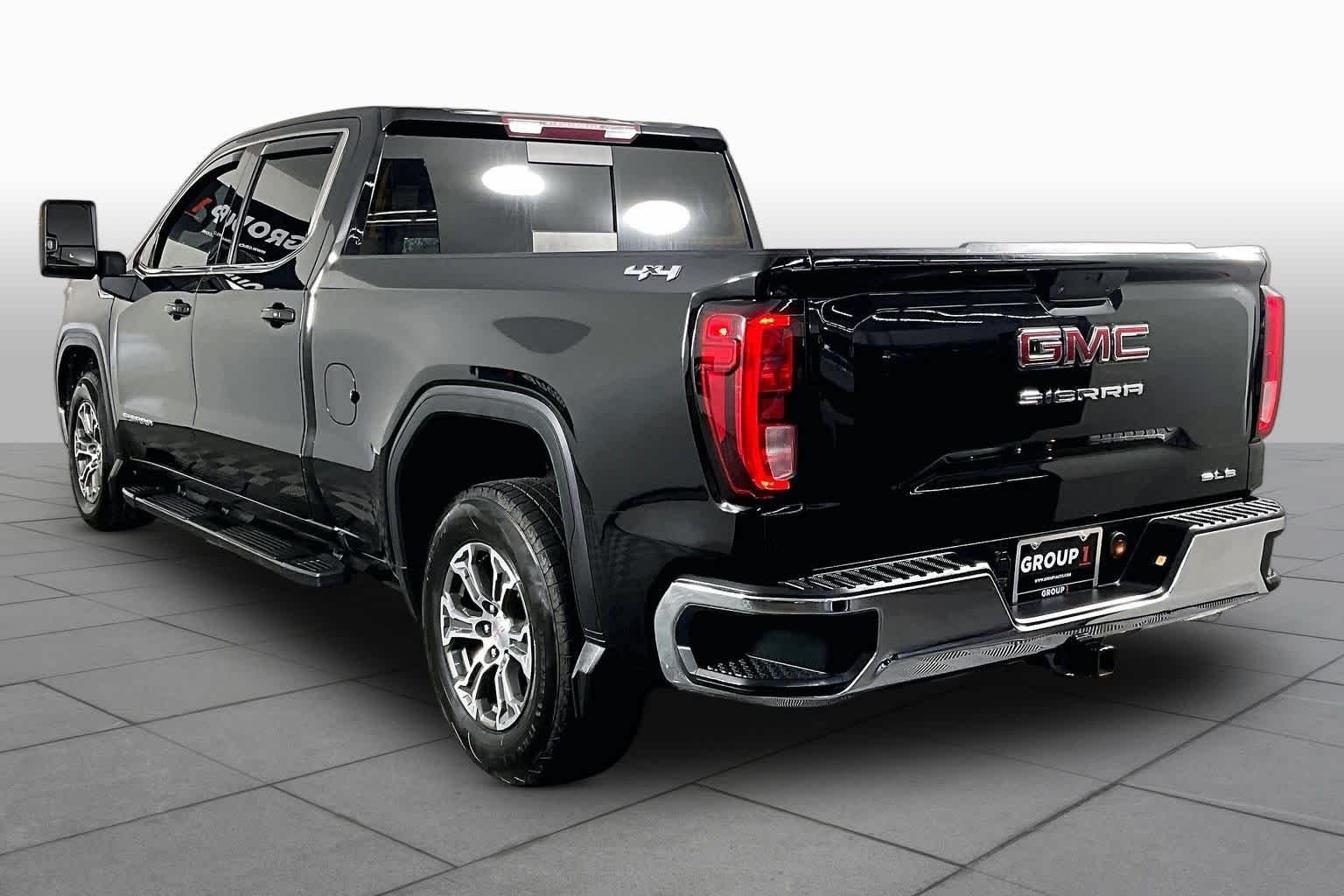 Used 2020 Onyx Black GMC SLE image 12