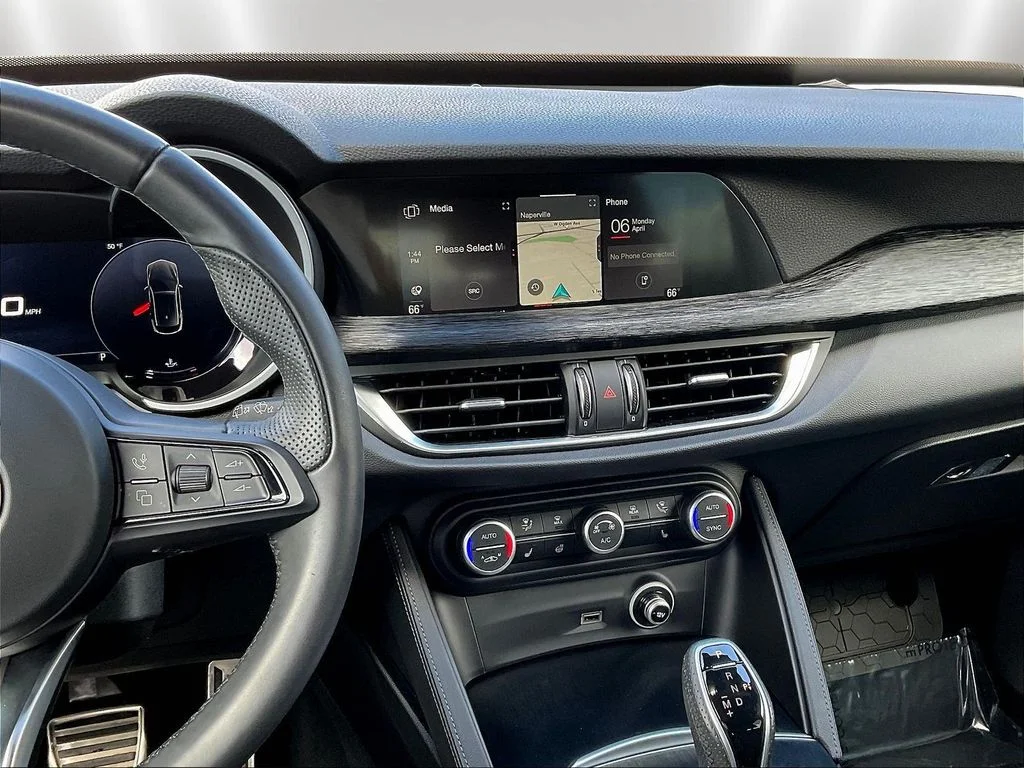 Used 2024 Black Metallic Alfa Romeo Sprint image 9