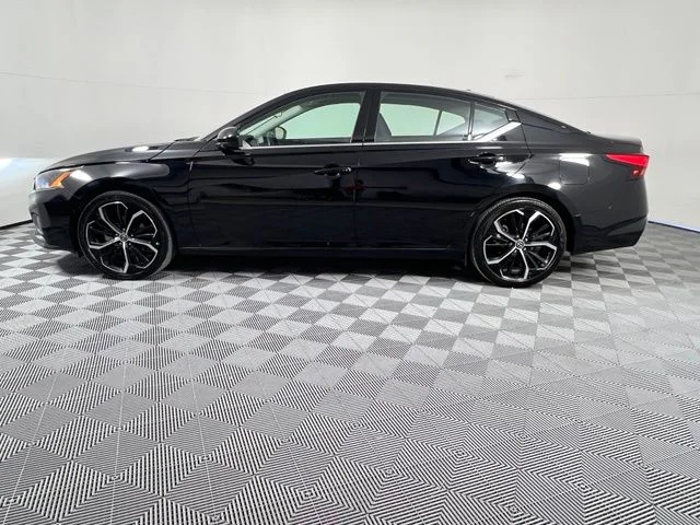 Used 2025 Black Nissan 2.5 SR image 4