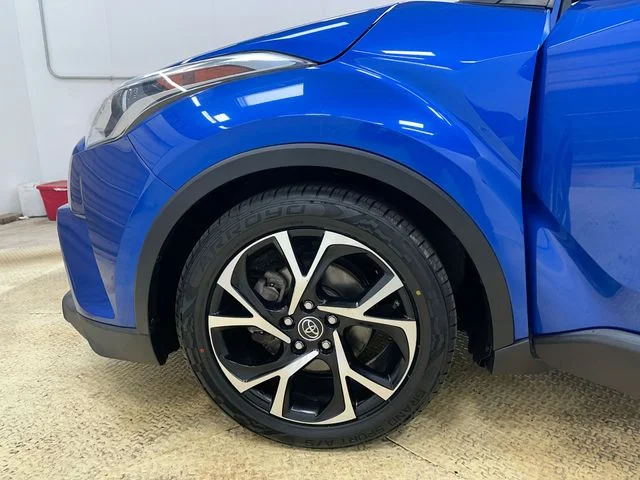 Used 2018 Blue Toyota XLE image 19