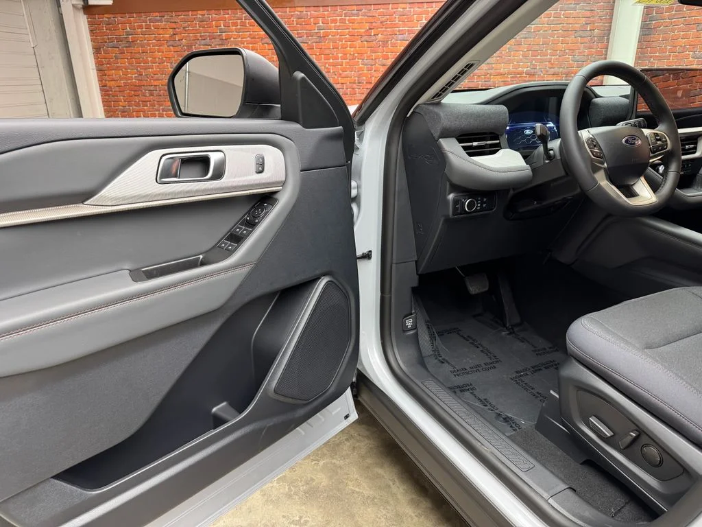 New 2026 Space White Metallic Ford Active image 9
