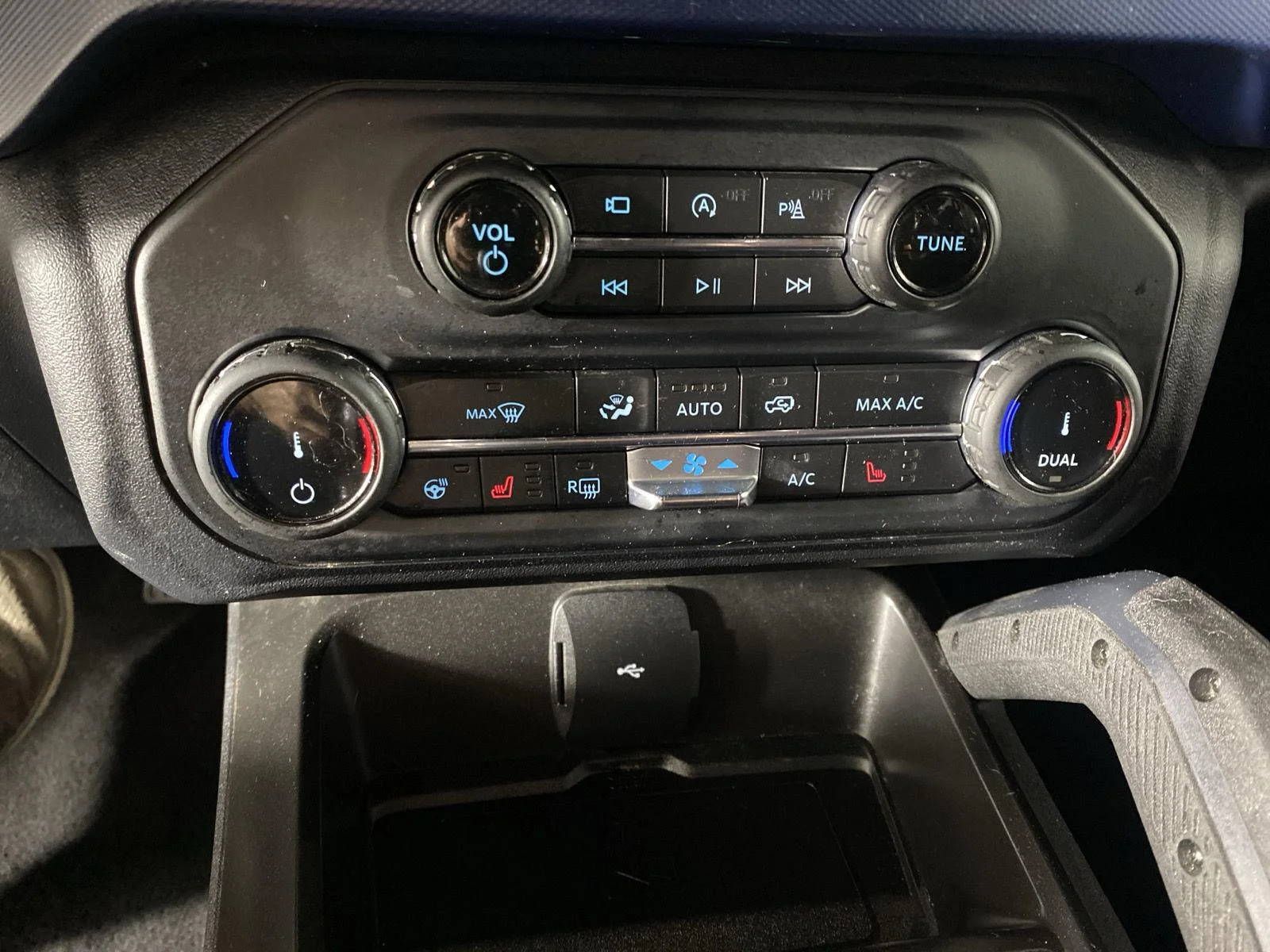 Used 2022 Orange Ford Raptor image 23