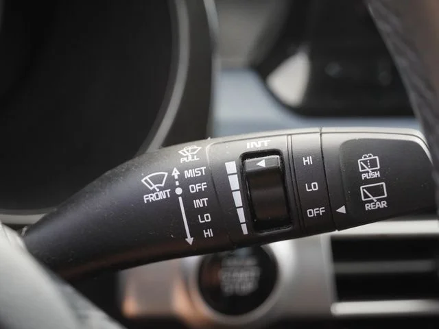 Used 2023 White Kia S image 29
