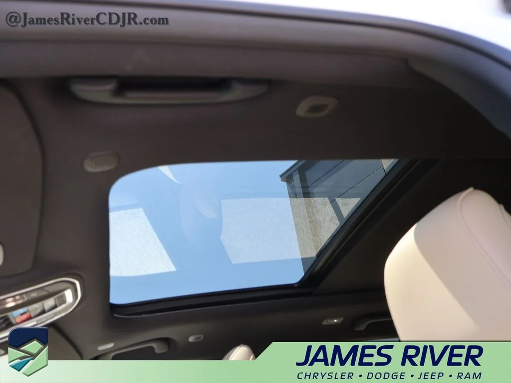 Used 2022 White Jeep 4xe image 26