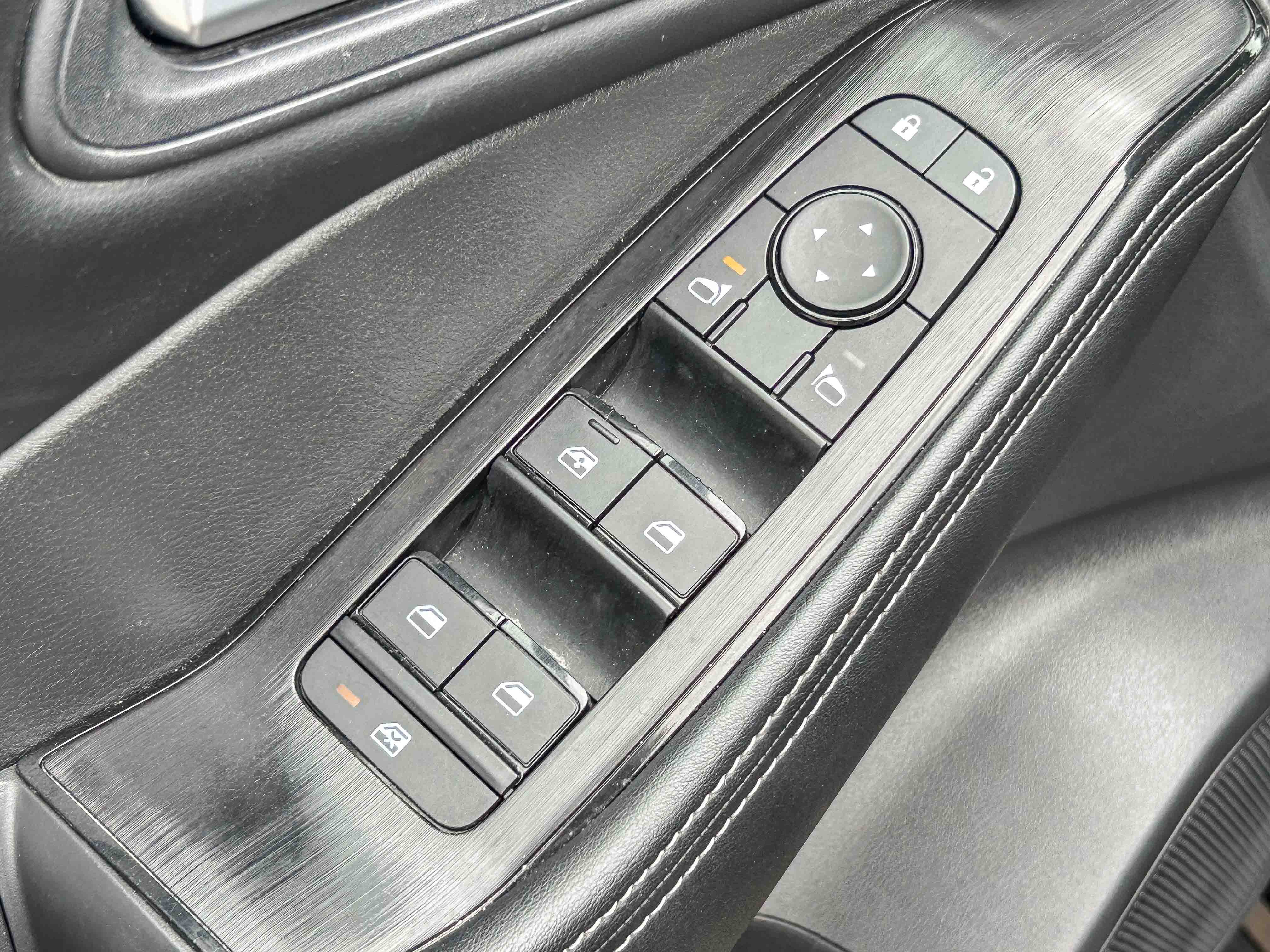 2025 Nissan Rogue SV - Photo 25
