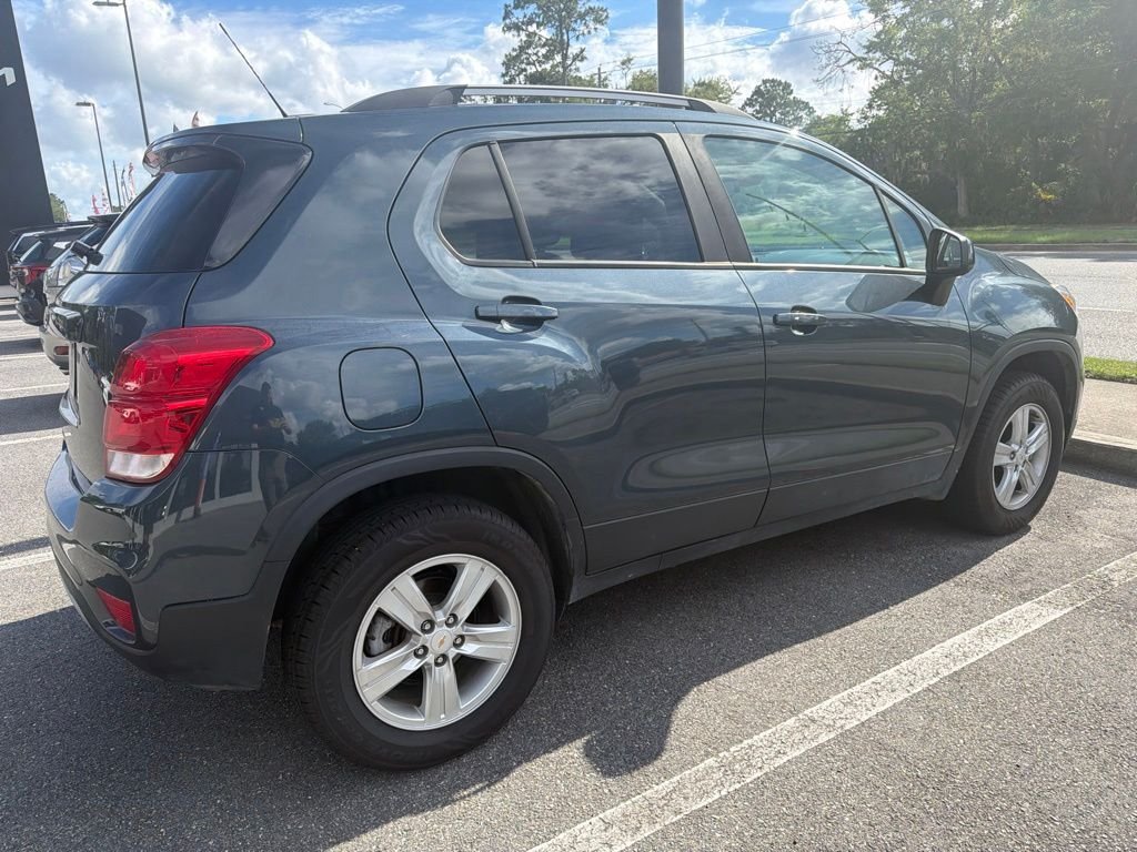 Used 2021 Gray Chevrolet LT image 3