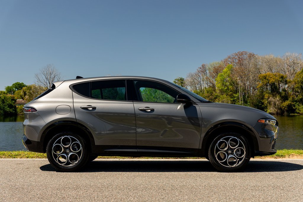 2025 Alfa Romeo Tonale photo 2