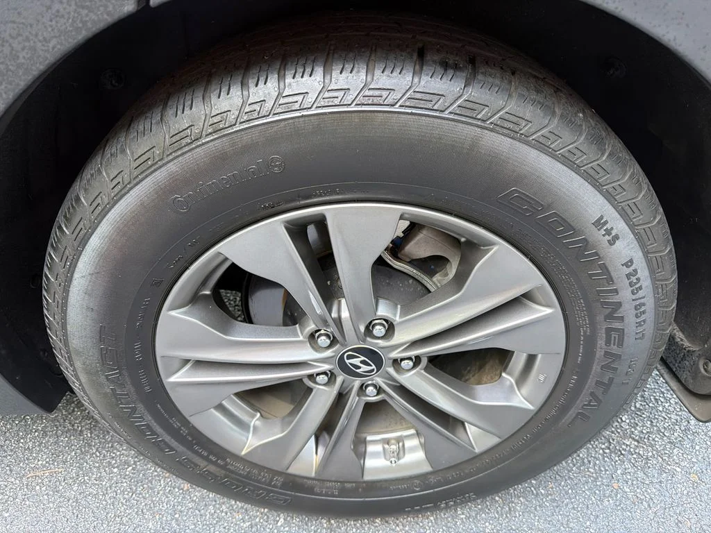 Used 2014 Red Hyundai Base image 19