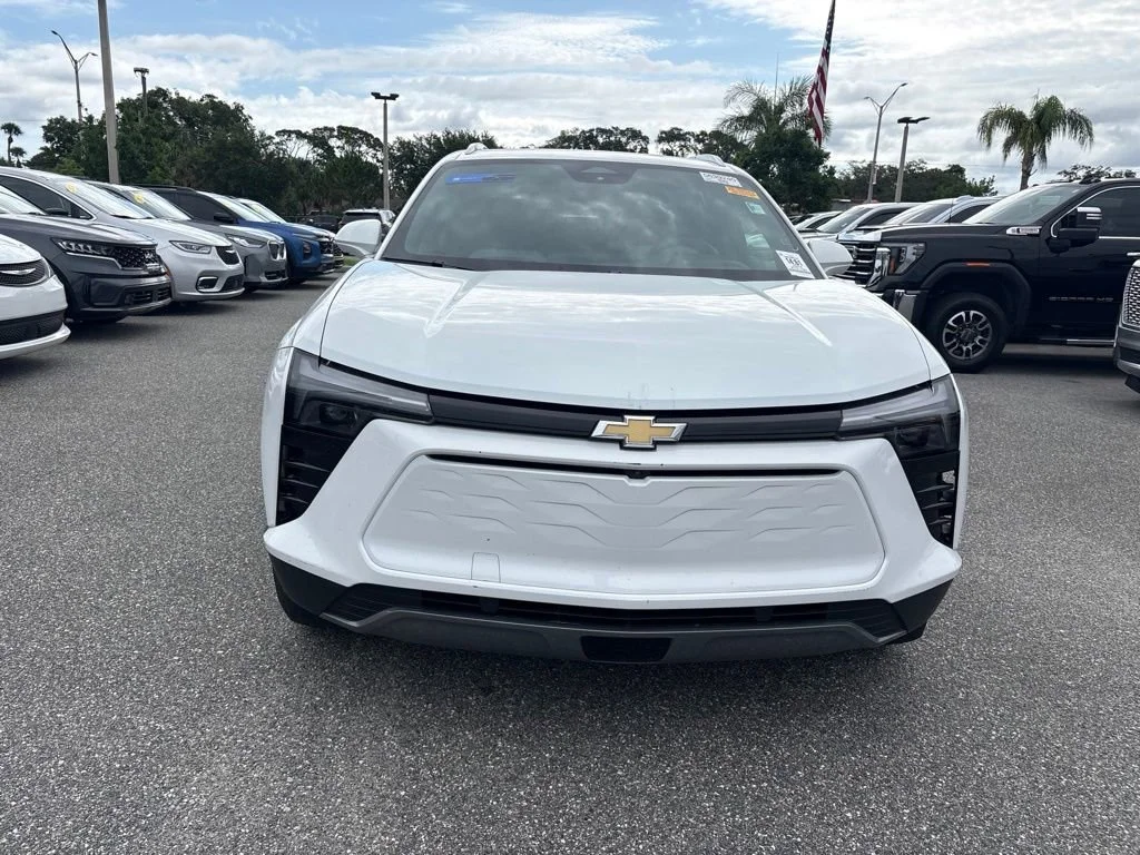 Used 2024 Summit White Chevrolet LT image 6