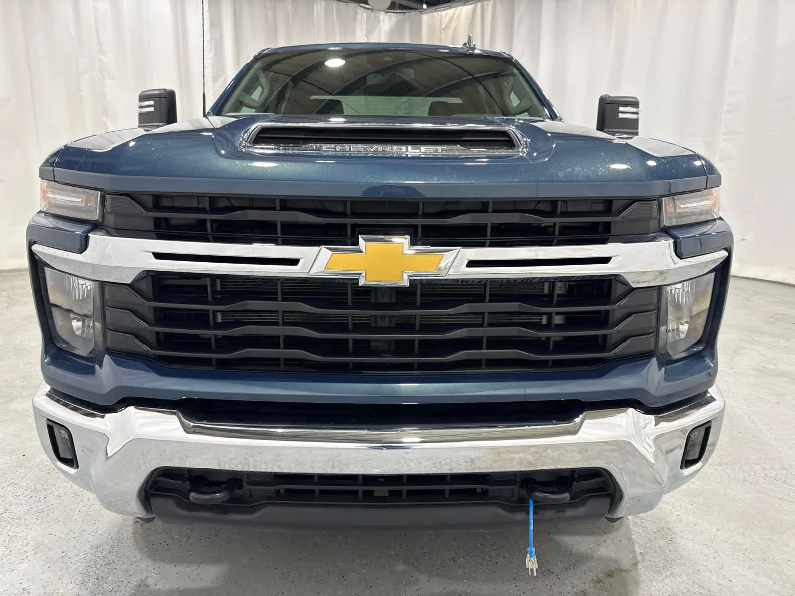 Used 2026 Lakeshore Blue Metallic Chevrolet LT image 8