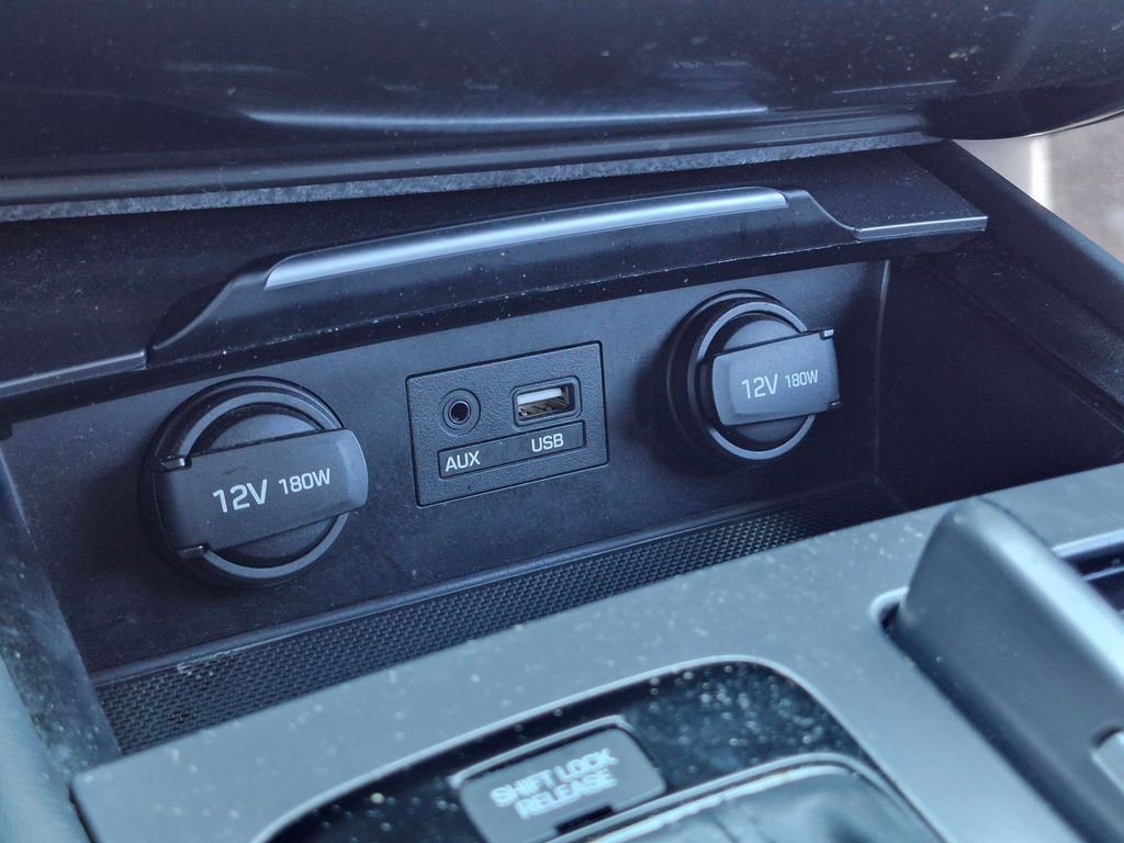 Used 2016 Black Hyundai 3.8 image 21