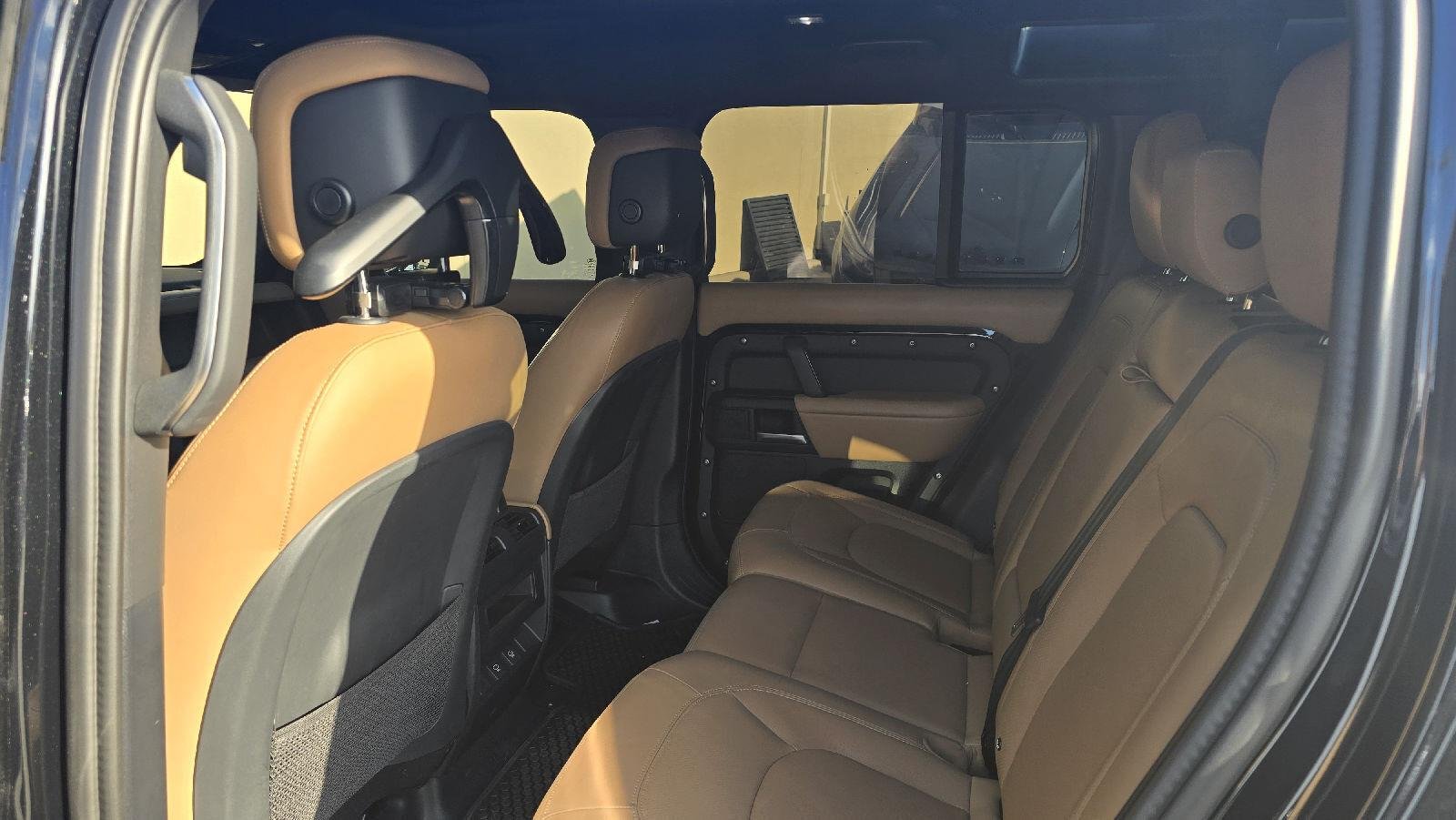 Used 2025 Santorini Black Land Rover S image 8