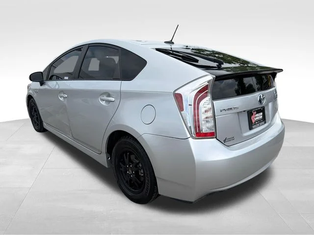 Used 2013 Silver Toyota Three image 5